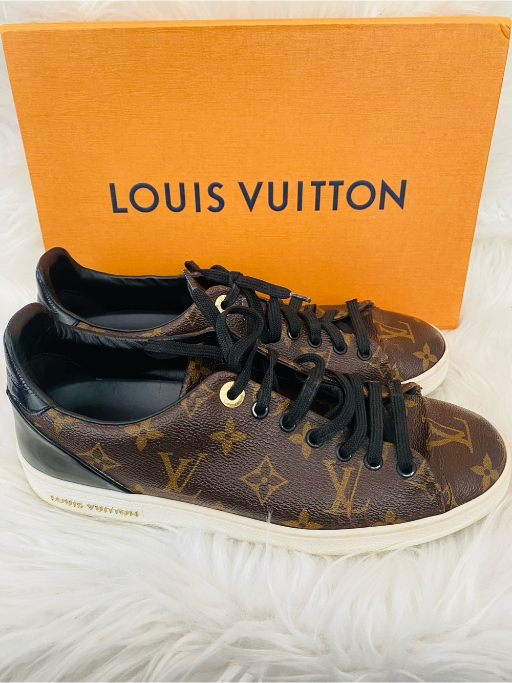 🛍️Louis Vuitton Authentic with Cert of Auth. & Shoe Box Monogram Sneakers